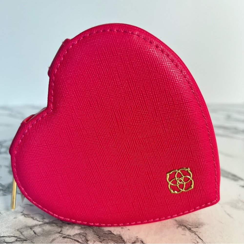 Kendra Scott Heart Jewelry Case in Hot Pink - Picture 11 of 12